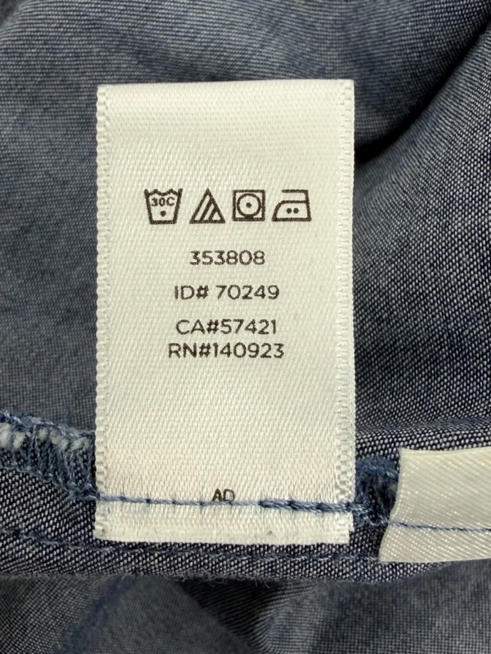 LOFT Softened Chambray Heart Print Button Down Shirt Size Small 100% Cotton - Picture 7 of 12